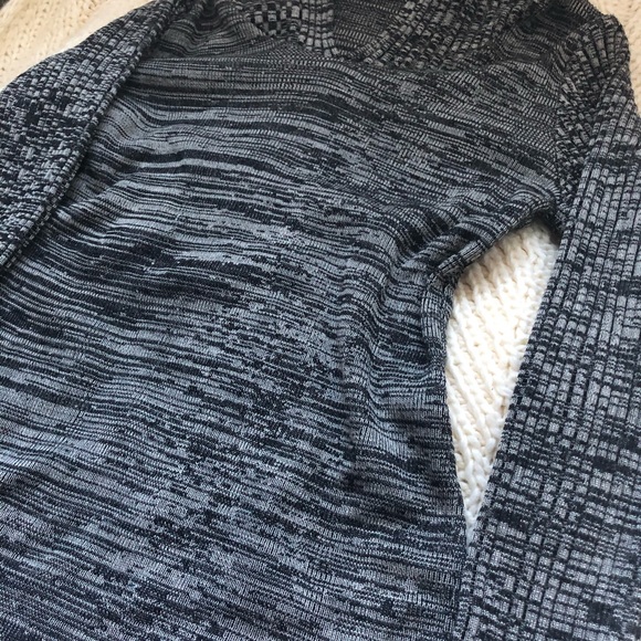 Woman’s top - Picture 3 of 3